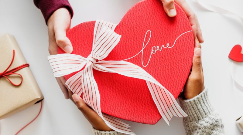 Romance On a Budget: How To Save Money This Valentine’s Day (and not look like a cheapskate)